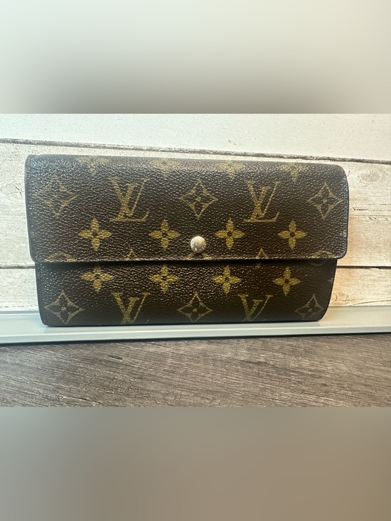 Louis Vuitton Handbags - Louis Vuitton Monogram Sarah Wallet